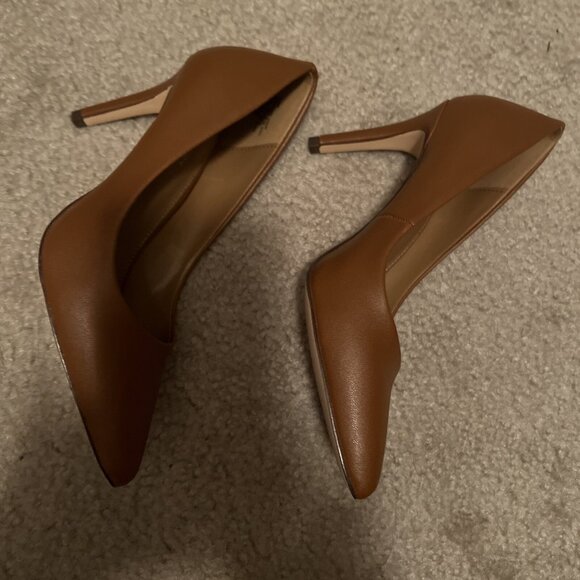 14th & Union Women's Carmel Tan Maty Classic Pump Heels - Picture 2 of 6
